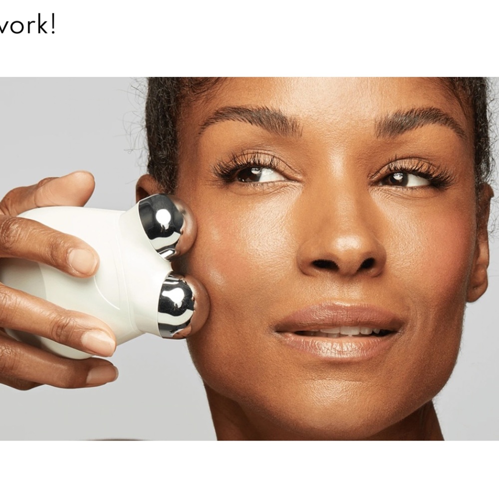 NuFACE Mini facial skin toning device